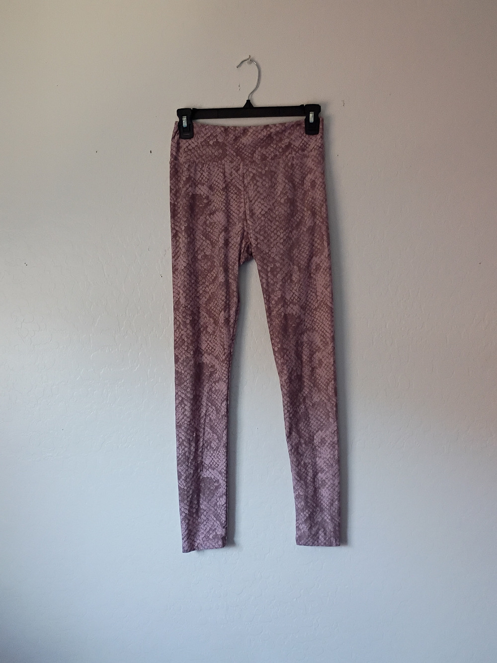 Women's Mauve Snake-Print Leggings Size-OS